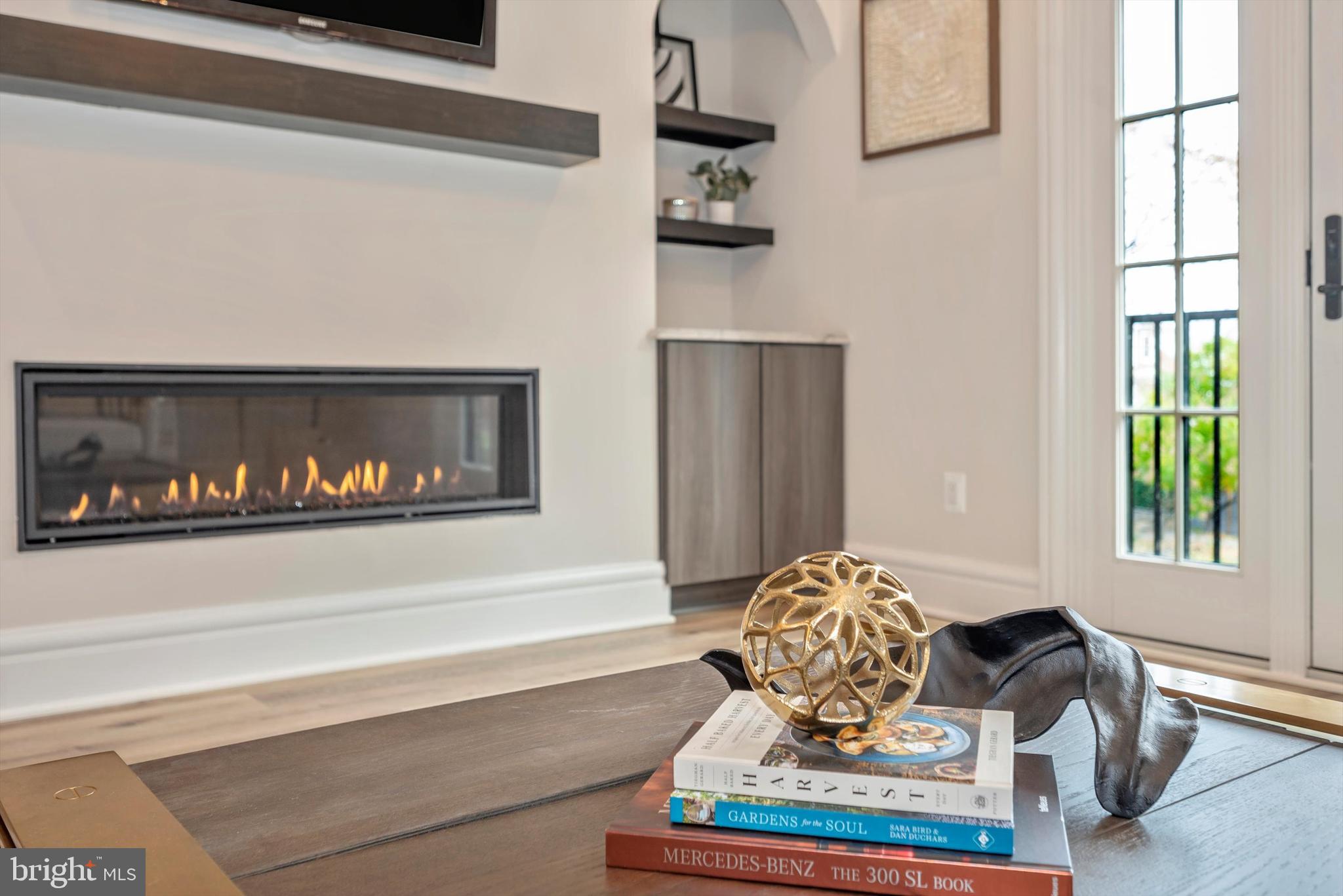 424 North Maxwell Avenue Frederick, MD 21701 - Photo 10 of 58 Living Room