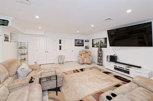 $1,100,000 | 22 Jacobs Road, Southbridge, MA 01550