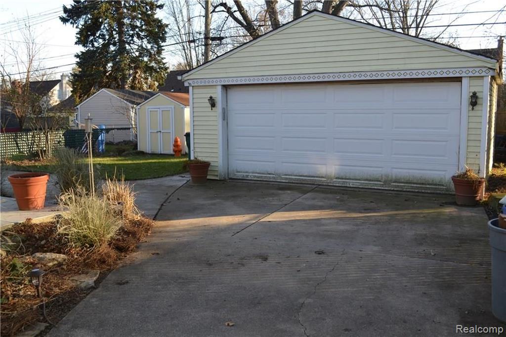 2221 Franklin Road Berkley, MI 48072 - Photo 10 of 43