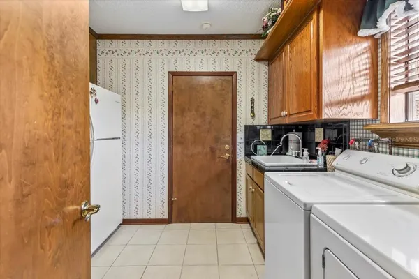 a view of utility room