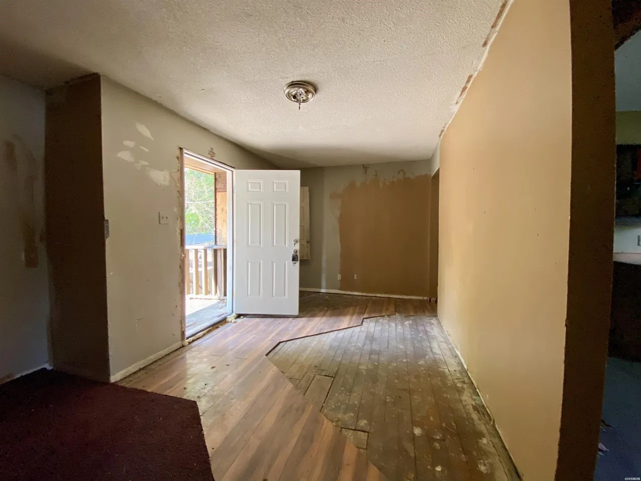 111 Shadow Terrace Hot Springs, AR 71901 - Photo 7 of 21 a view of a livingroom with wooden floor and a window