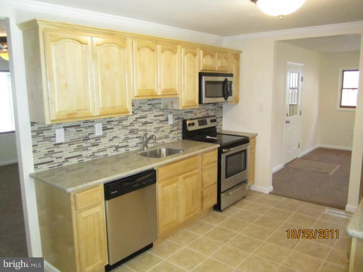 810 Chatham Road Fairless Hills, PA 19030 - Photo 2 of 23 Kitchen