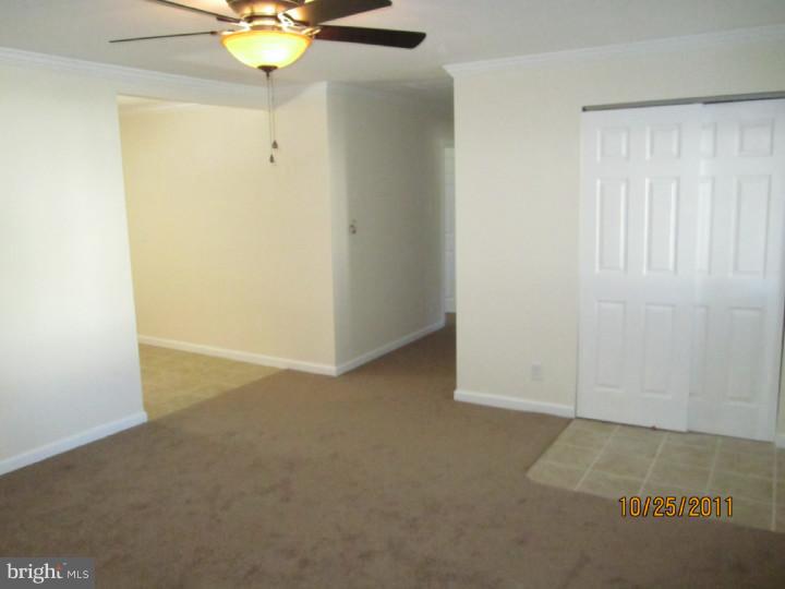 810 Chatham Road Fairless Hills, PA 19030 - Photo 11 of 23 Living Room