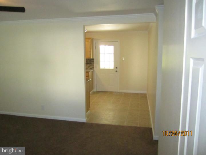 810 Chatham Road Fairless Hills, PA 19030 - Photo 12 of 23 Living Room