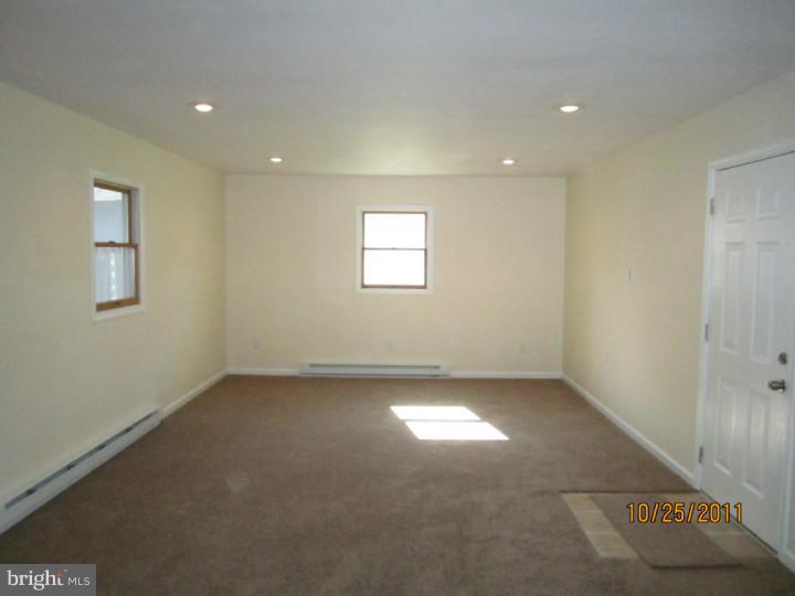810 Chatham Road Fairless Hills, PA 19030 - Photo 17 of 23 Family Room