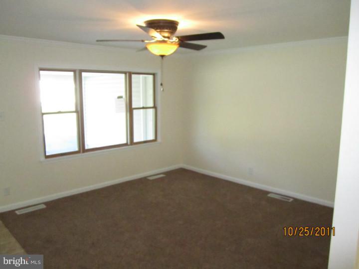 810 Chatham Road Fairless Hills, PA 19030 - Photo 10 of 23 Living Room