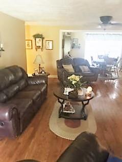 3797 Summitville Road Manchester, TN 37355 - Photo 2 of 10 a living room with furniture and a window