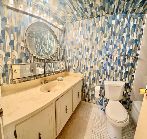 a view of livingroom with furniture and windows