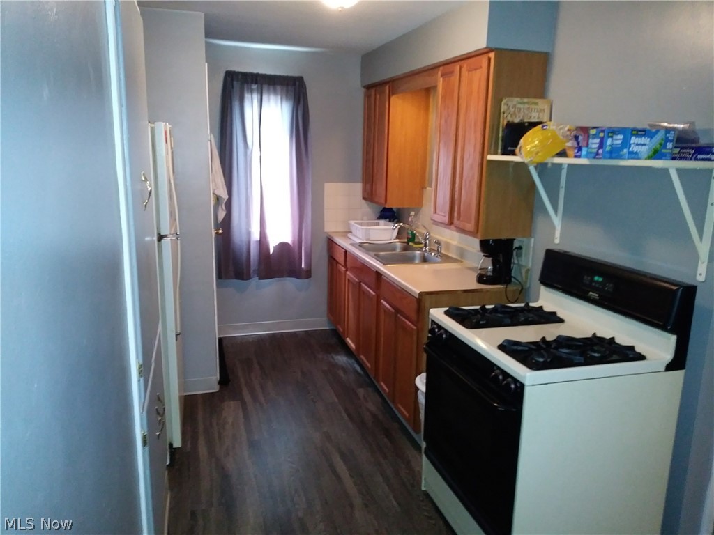 6296 State Road Cleveland, OH 44134 - Photo 19 of 24 2 floor unit, Kitchen has new floor.