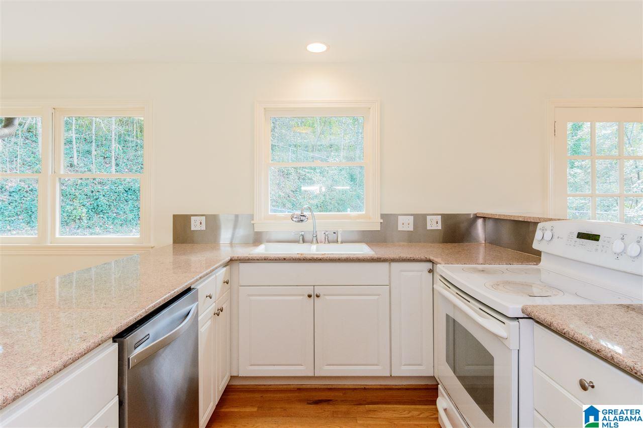 1423 Overlook Road Birmingham, AL 35209 - Photo 10 of 33