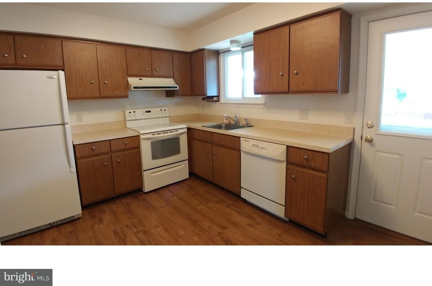 1384 Providence Lane Hatfield, PA 19440 - Photo 5 of 21 Kitchen