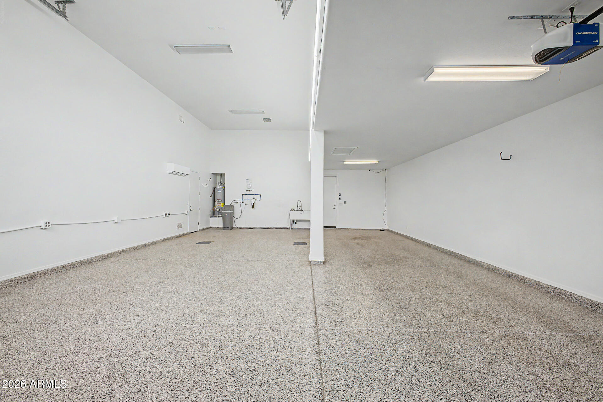8010 West Atlantis Way Phoenix, AZ 85043 - Photo 7 of 41