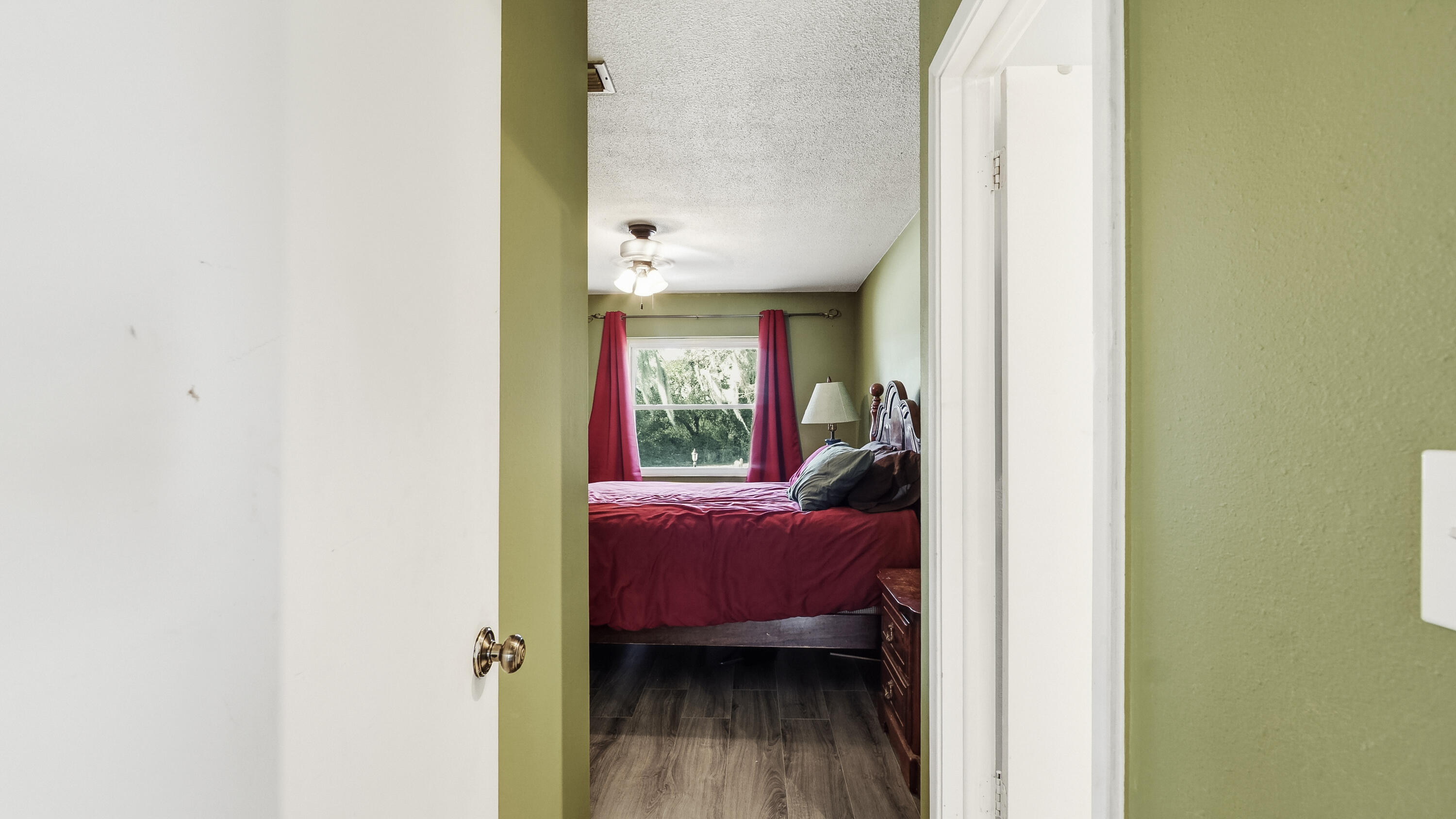 4335 Country Club Boulevard Chipley, FL 32428 - Photo 11 of 28 a bed room with a bed and a window