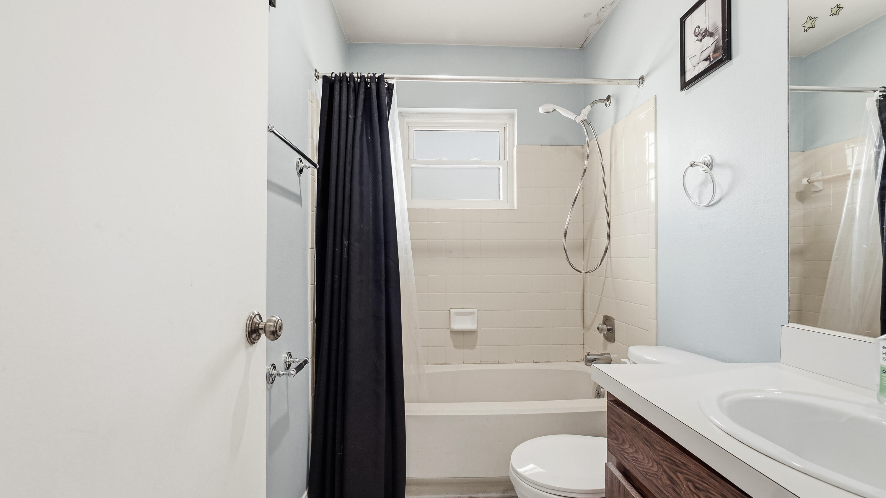 4335 Country Club Boulevard Chipley, FL 32428 - Photo 19 of 28 a bathroom with a sink toilet and shower