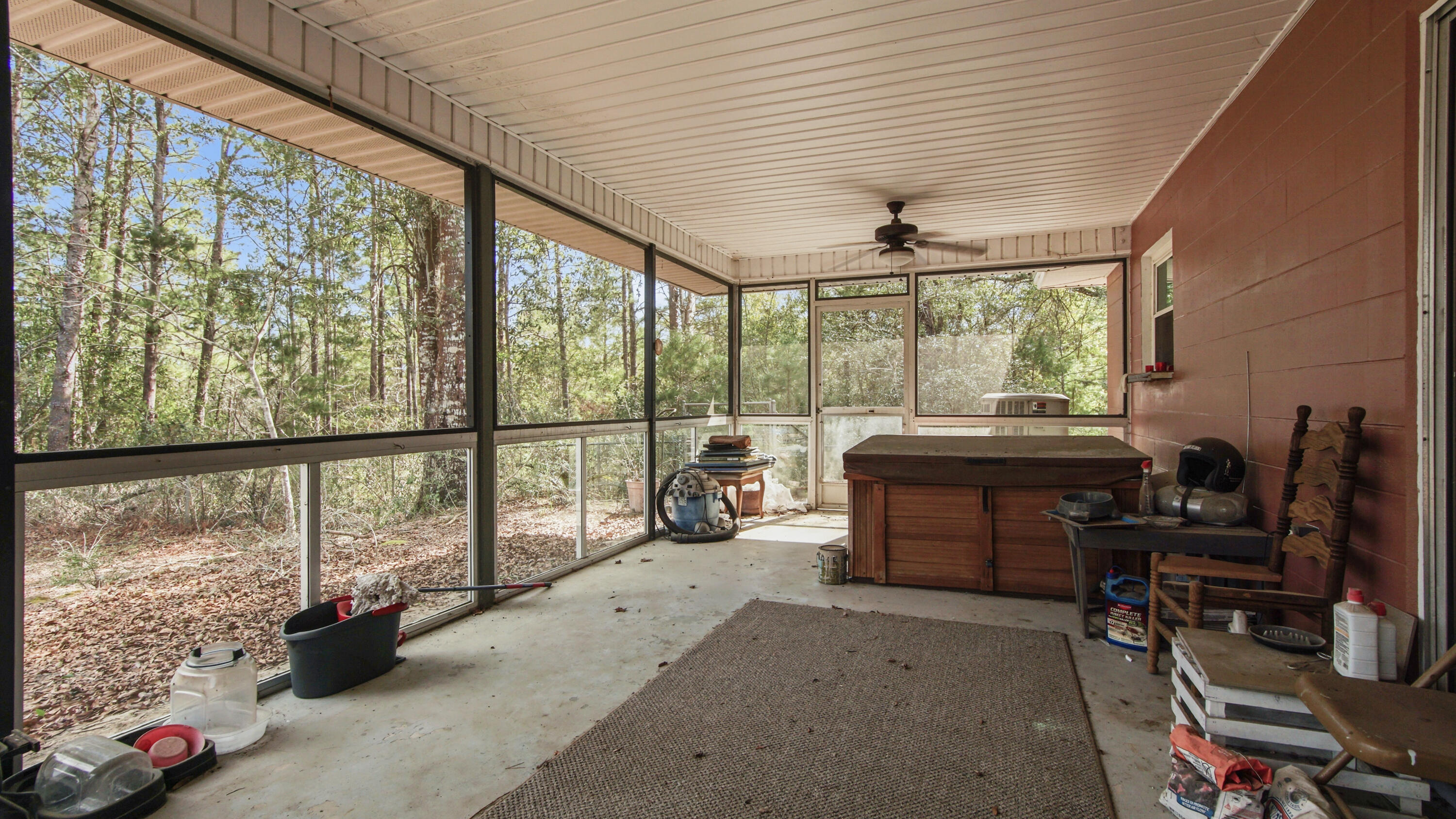 4335 Country Club Boulevard Chipley, FL 32428 - Photo 2 of 28 a very nice looking room with a large window