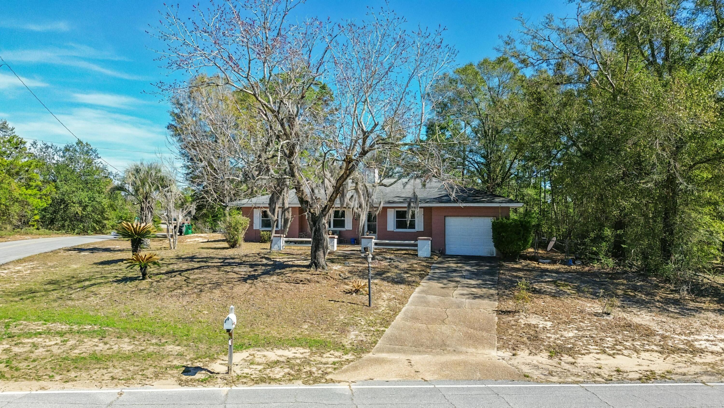 4335 Country Club Boulevard Chipley, FL 32428 - Photo 4 of 28 a view of a yard with plants and trees
