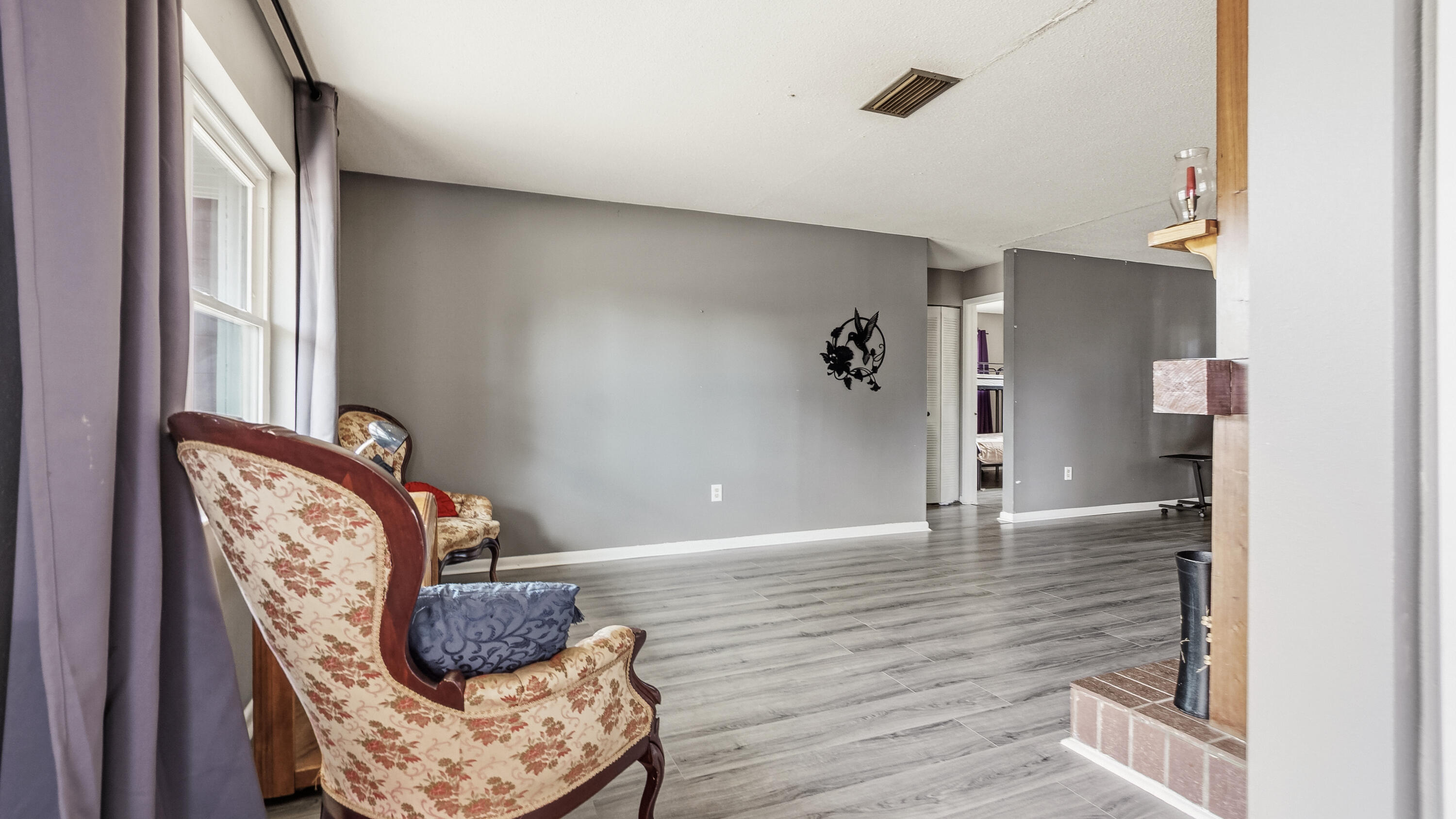 4335 Country Club Boulevard Chipley, FL 32428 - Photo 7 of 28 a view of wooden floor and a potted plant in a corridor