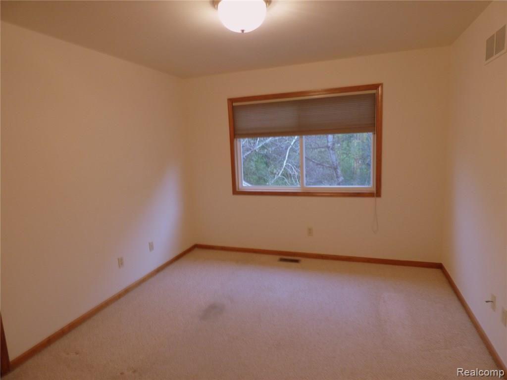 8080 Rachael Court Pinckney, MI 48169 - Photo 17 of 26 18 BEDROOM 3.JPG