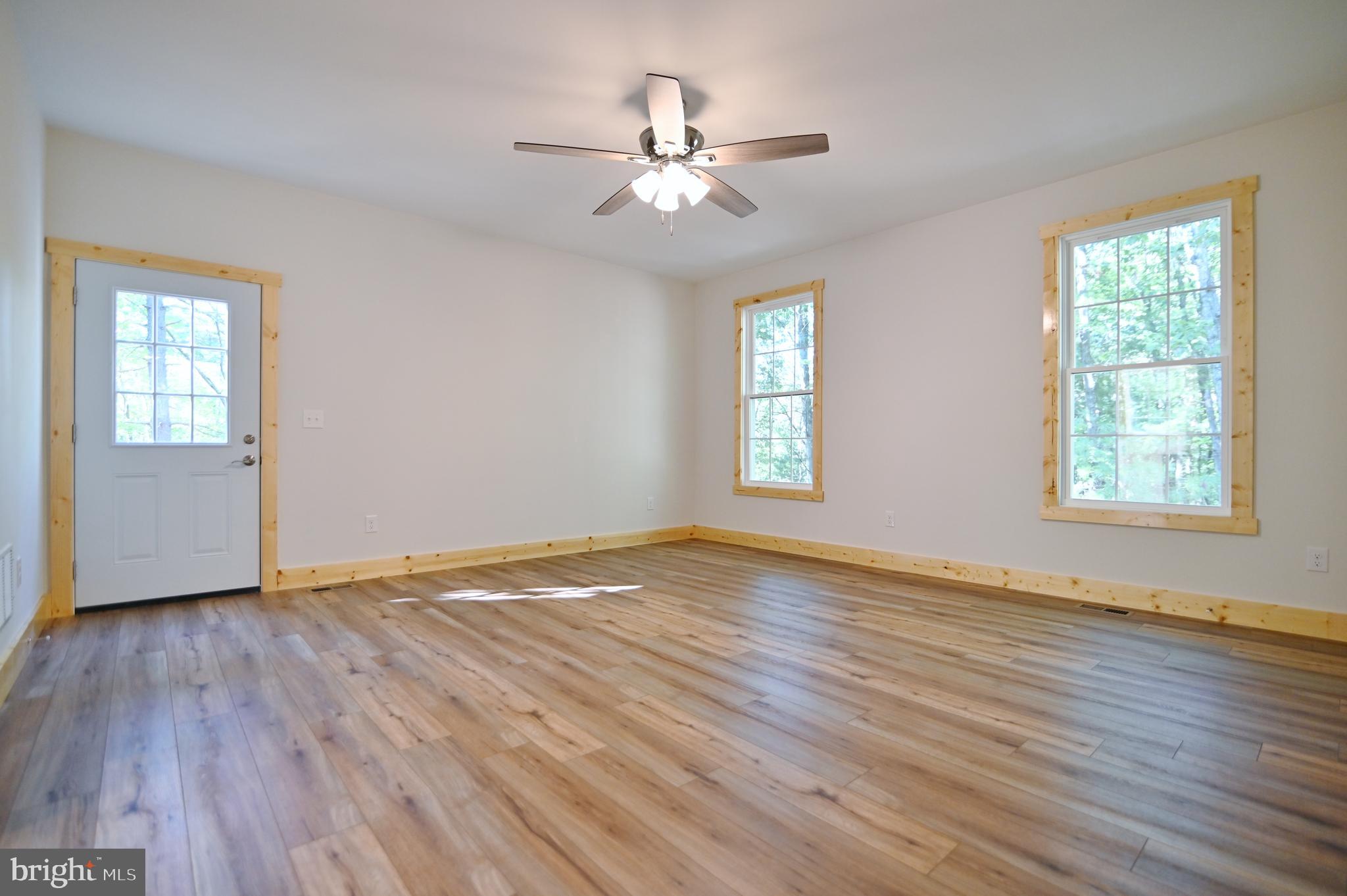 8125 Supinlick Ridge Road Mount Jackson, VA 22842 - Photo 24 of 76 Main Level Master Suite w/ Private Deck