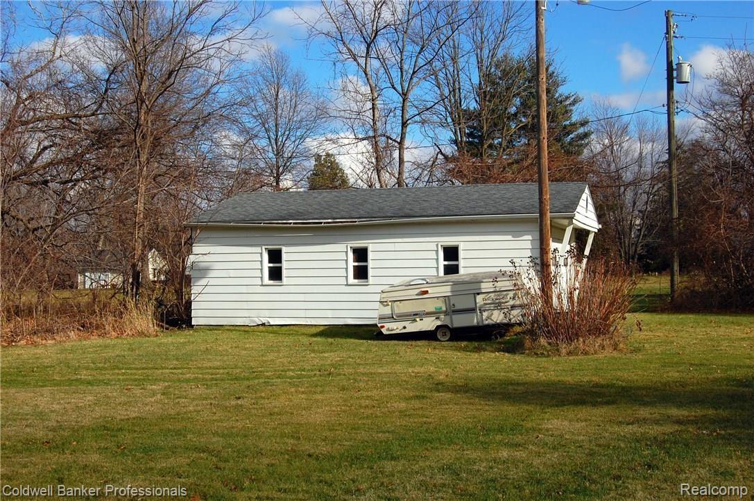 28734 West Road New Boston, MI 48164 - Photo 22 of 26 Garage area