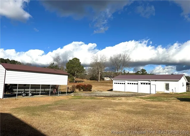 a view of a house with backyard and porch