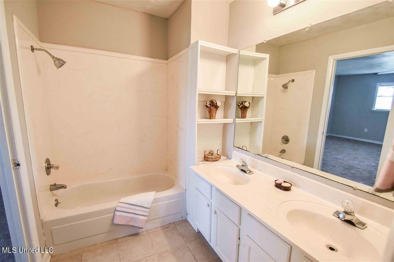 106 Overby Street Brandon, MS 39042 - Photo 15 of 29 Bathroom 2