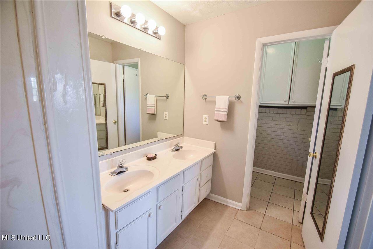 106 Overby Street Brandon, MS 39042 - Photo 23 of 29 Bathroom