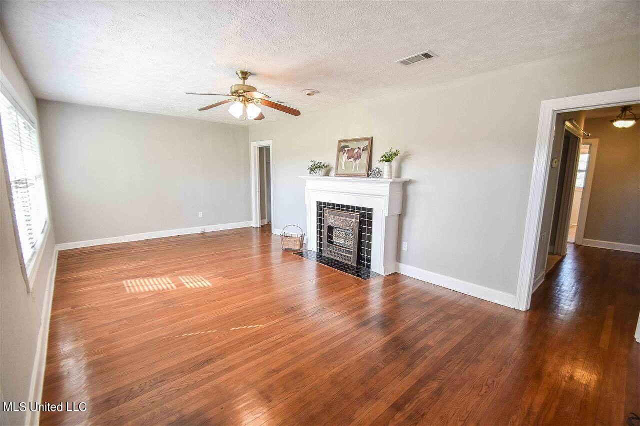 106 Overby Street Brandon, MS 39042 - Photo 4 of 29 Living Room 2