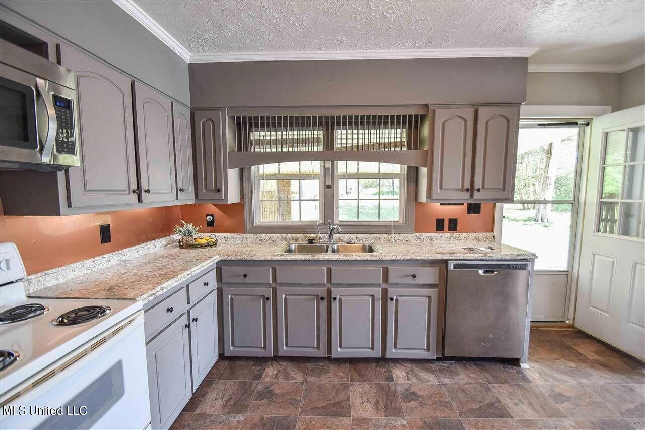 106 Overby Street Brandon, MS 39042 - Photo 8 of 29 Kitchen 2