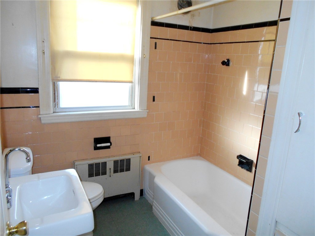 68 Calder Street Pawtucket, RI 02861 - Photo 11 of 31 Gallery Image 11
