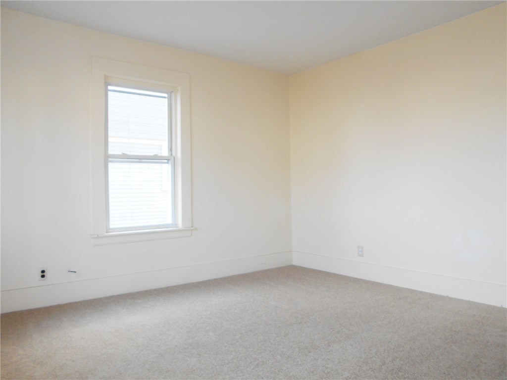 68 Calder Street Pawtucket, RI 02861 - Photo 5 of 31 Gallery Image 5