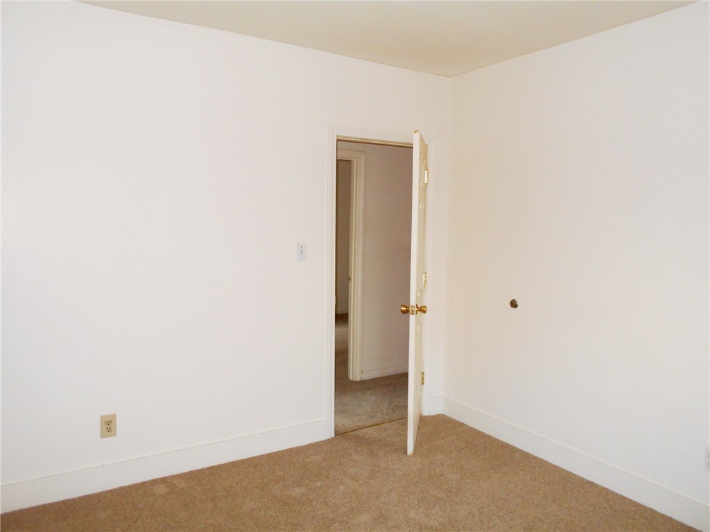 68 Calder Street Pawtucket, RI 02861 - Photo 8 of 31 Gallery Image 8
