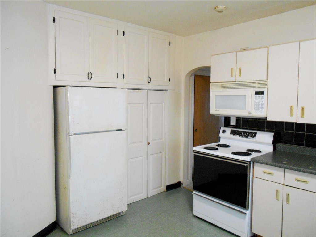 68 Calder Street Pawtucket, RI 02861 - Photo 9 of 31 Gallery Image 9
