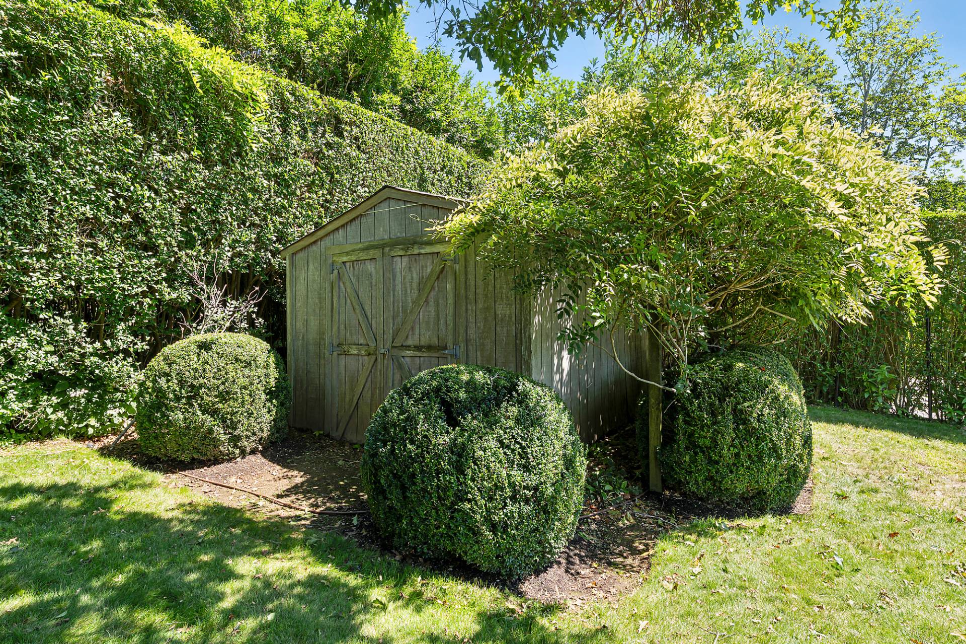 1 Egypt Close East Hampton, NY 11937 - Photo 29 of 38 a view of a garden