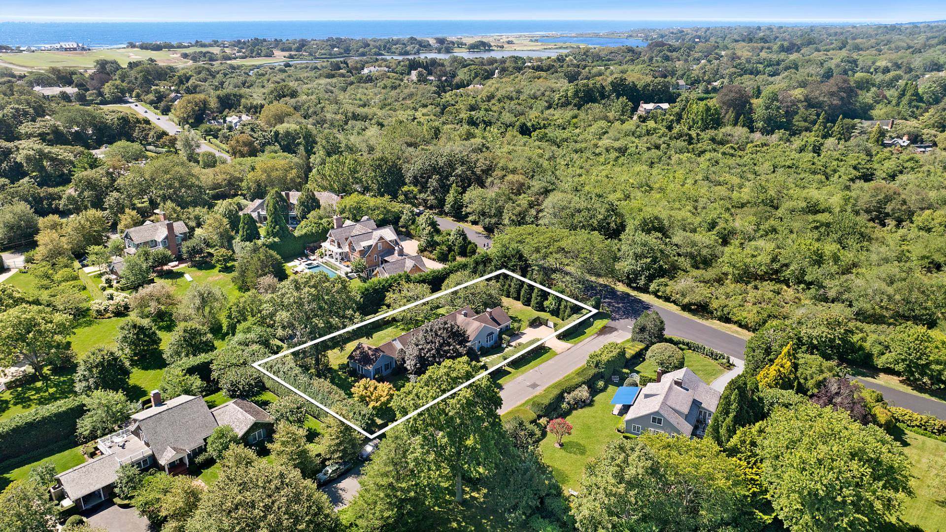1 Egypt Close East Hampton, NY 11937 - Photo 37 of 38 an aerial view of multiple house