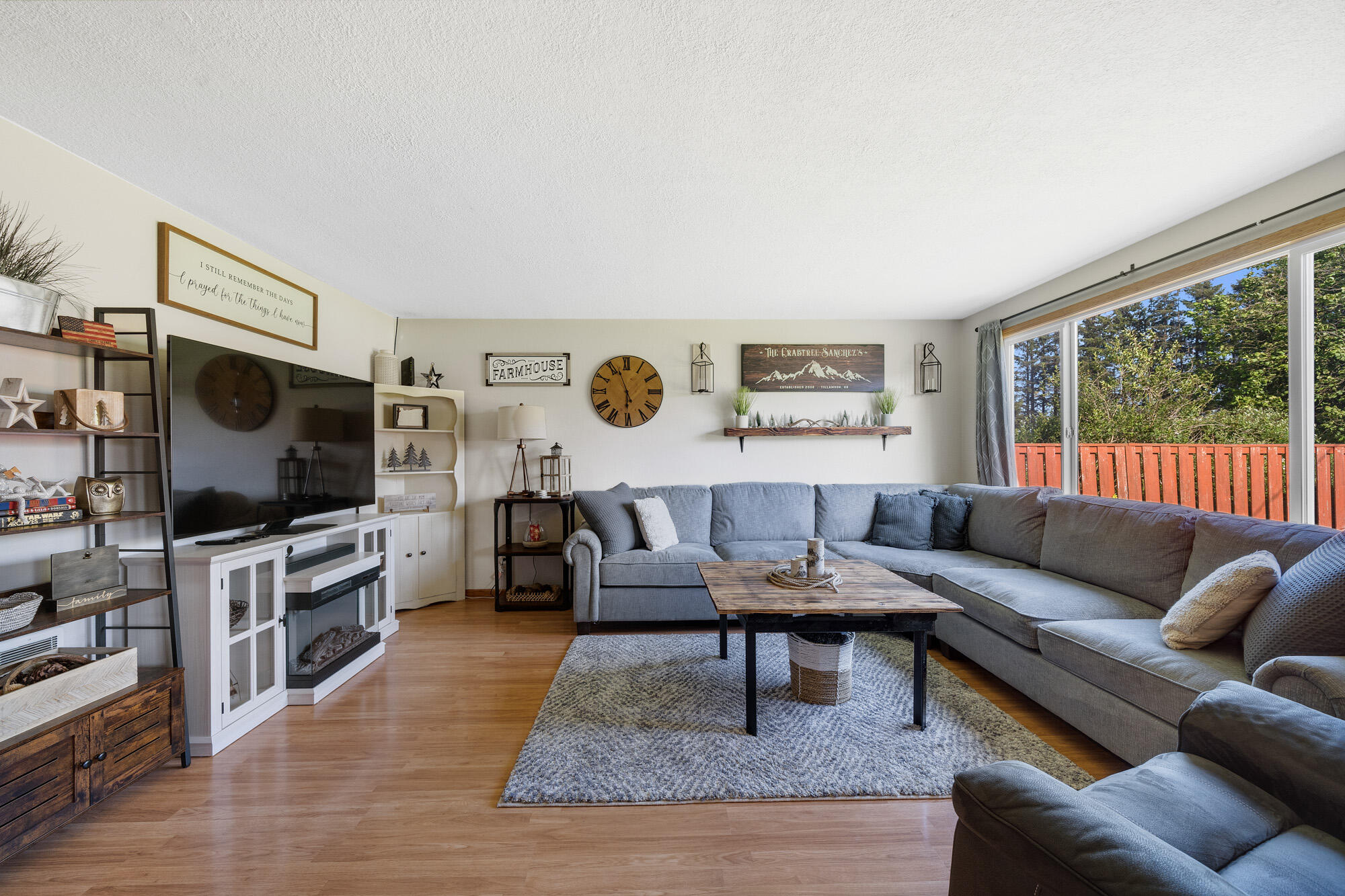 4209 Filbert Street Tillamook, OR 97141 - Photo 7 of 25 Filbert Living Room