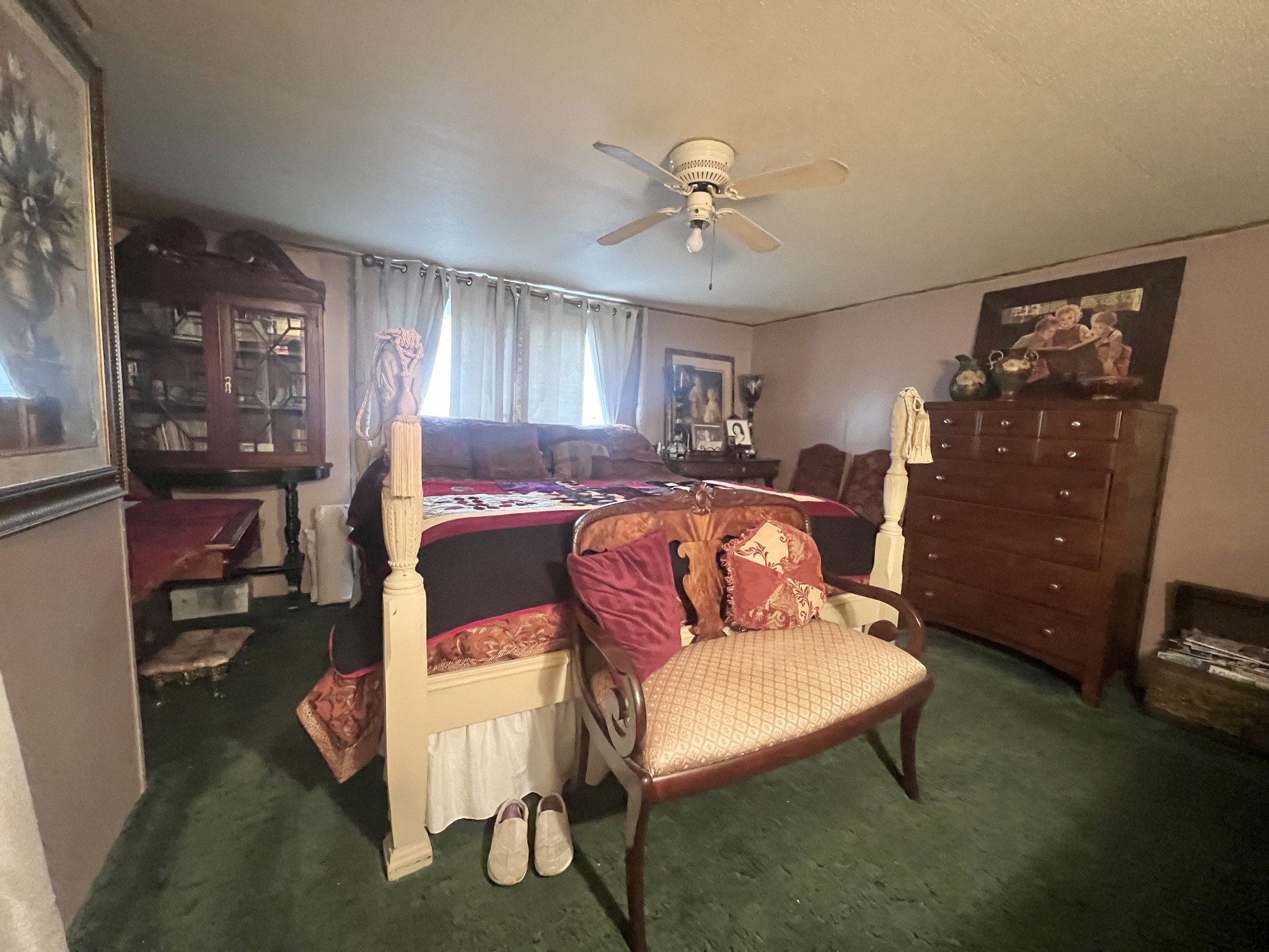 15 Red House Road Elora, TN 37328 - Photo 15 of 21 a living room with furniture a ceiling fan and a rug