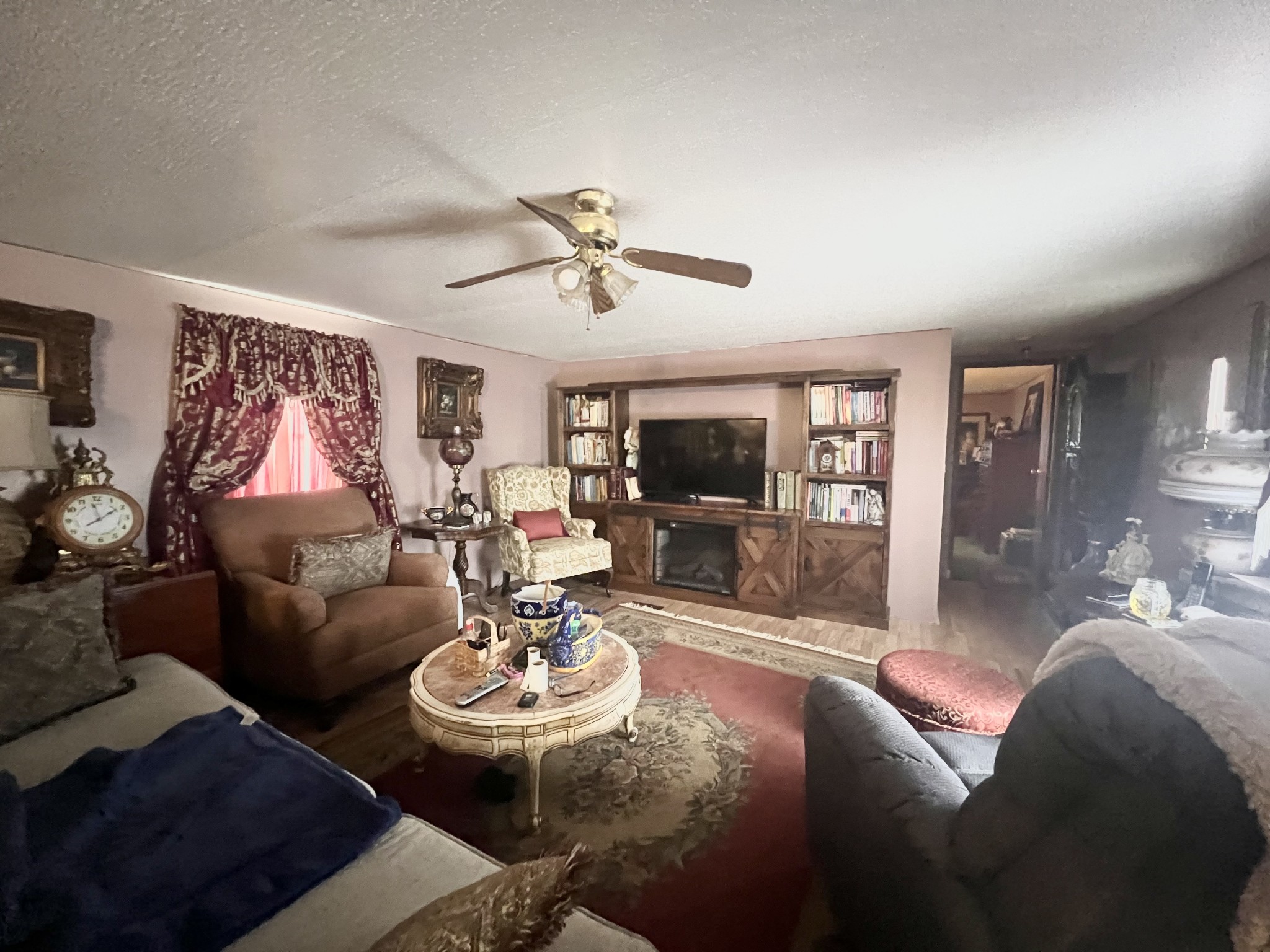 15 Red House Road Elora, TN 37328 - Photo 6 of 21 a living room with furniture and a flat screen tv