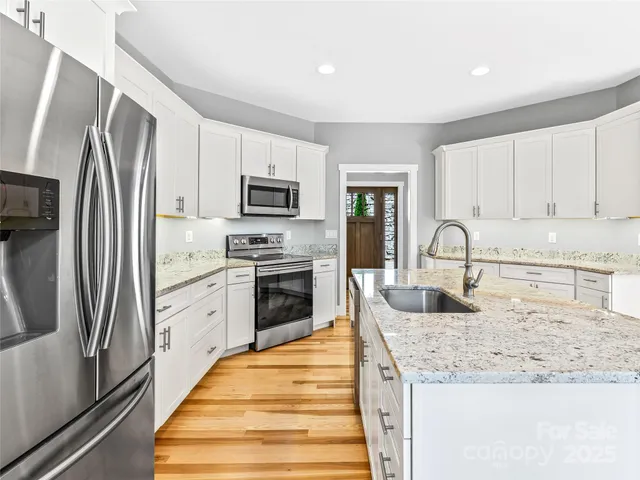 $599,900 | 71 Willow Bend, Hendersonville, NC 28792