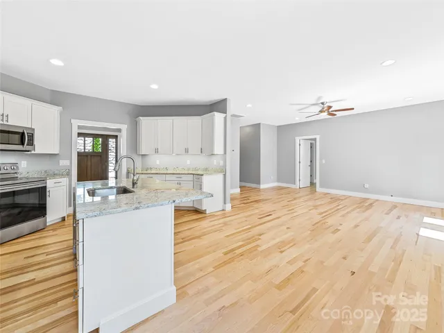 $599,900 | 71 Willow Bend, Hendersonville, NC 28792