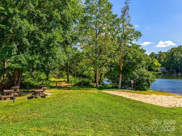 $599,900 | 71 Willow Bend, Hendersonville, NC 28792