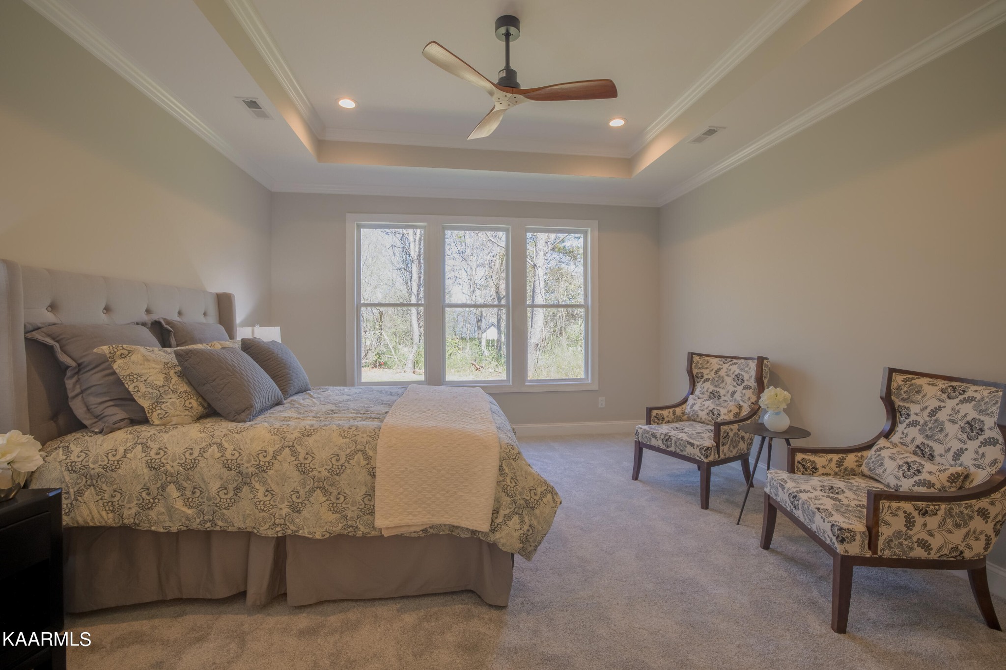 162 Tsuhdatsi Way Loudon, TN 37774 - Photo 19 of 38 a bedroom with a bed window and couch