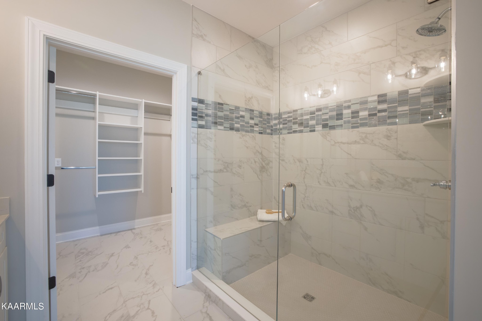 162 Tsuhdatsi Way Loudon, TN 37774 - Photo 24 of 38 a bathroom with a shower