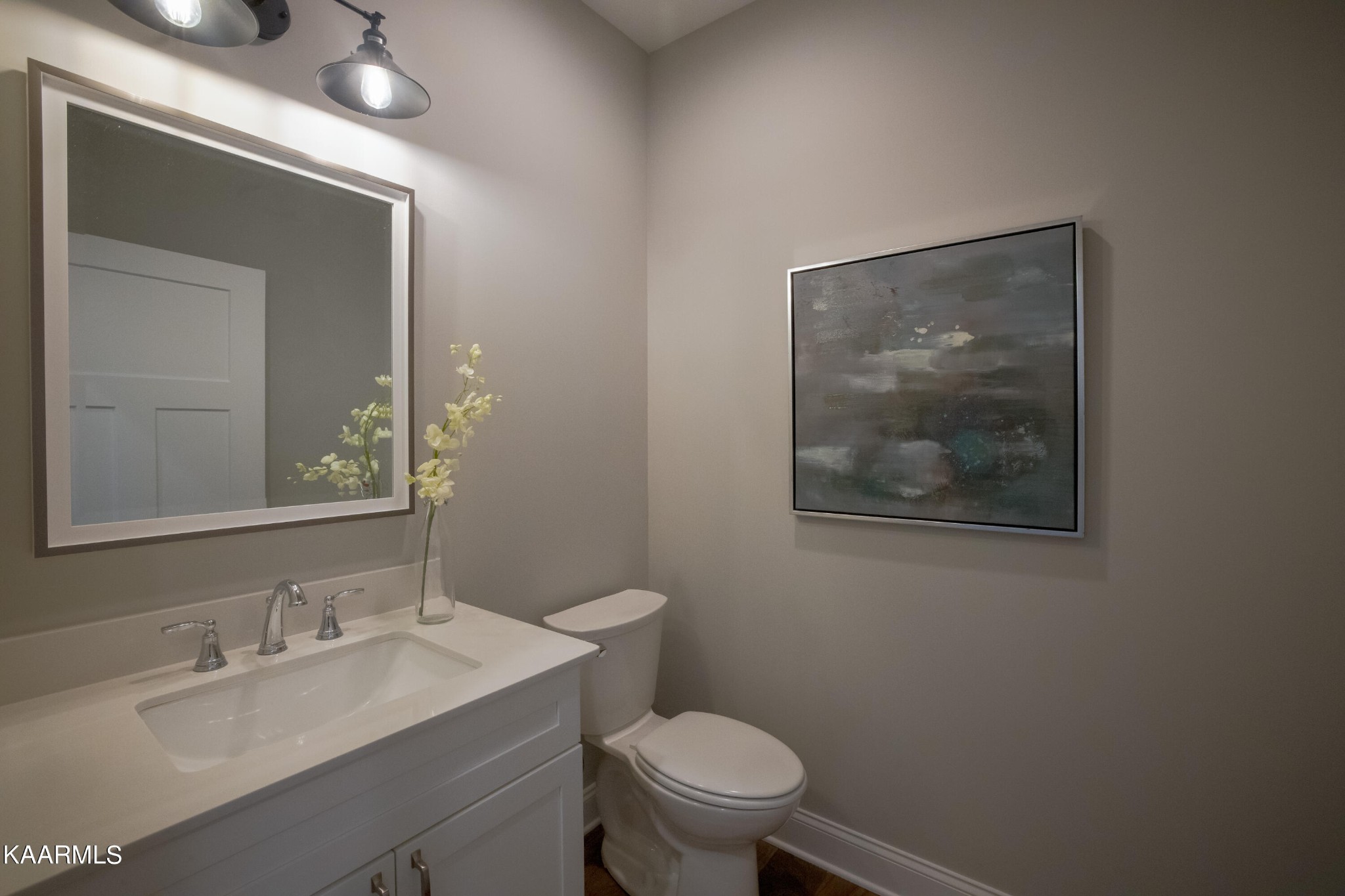 162 Tsuhdatsi Way Loudon, TN 37774 - Photo 33 of 38 a bathroom with a toilet a sink and mirror