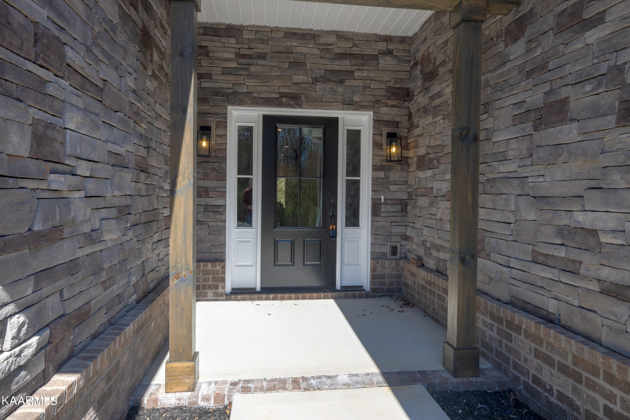 162 Tsuhdatsi Way Loudon, TN 37774 - Photo 4 of 38 a view of a brick house with a large window
