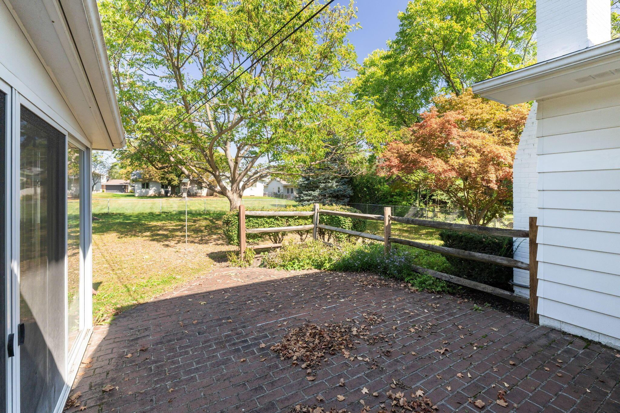 1060 Woodmere Road Columbus, OH 43220 - Photo 16 of 94 1060 Woodmere (Exterior)-10