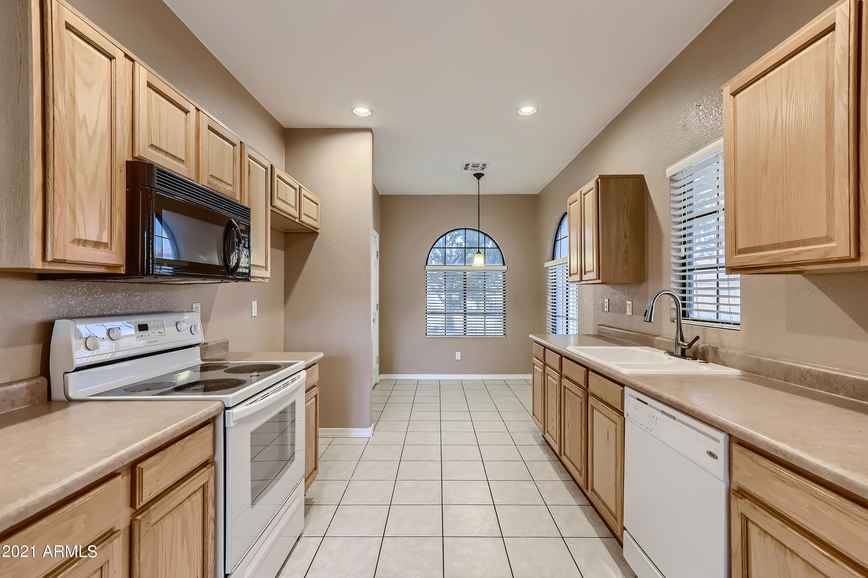 3013 East Fremont Road Phoenix, AZ 85042 - Photo 11 of 33 11-753209437-20 Kitchen