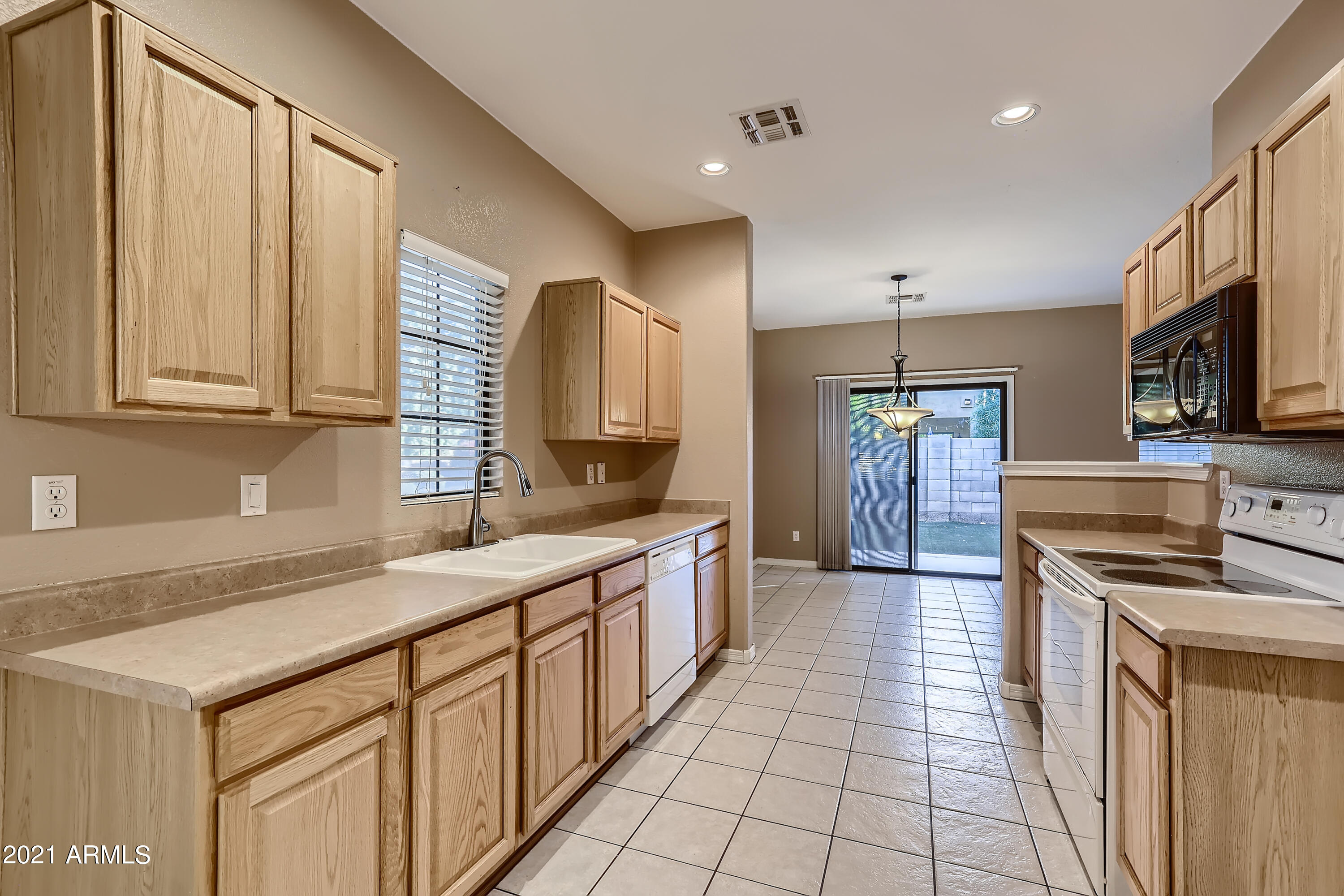 3013 East Fremont Road Phoenix, AZ 85042 - Photo 14 of 33 14-504968482-26 Kitchen