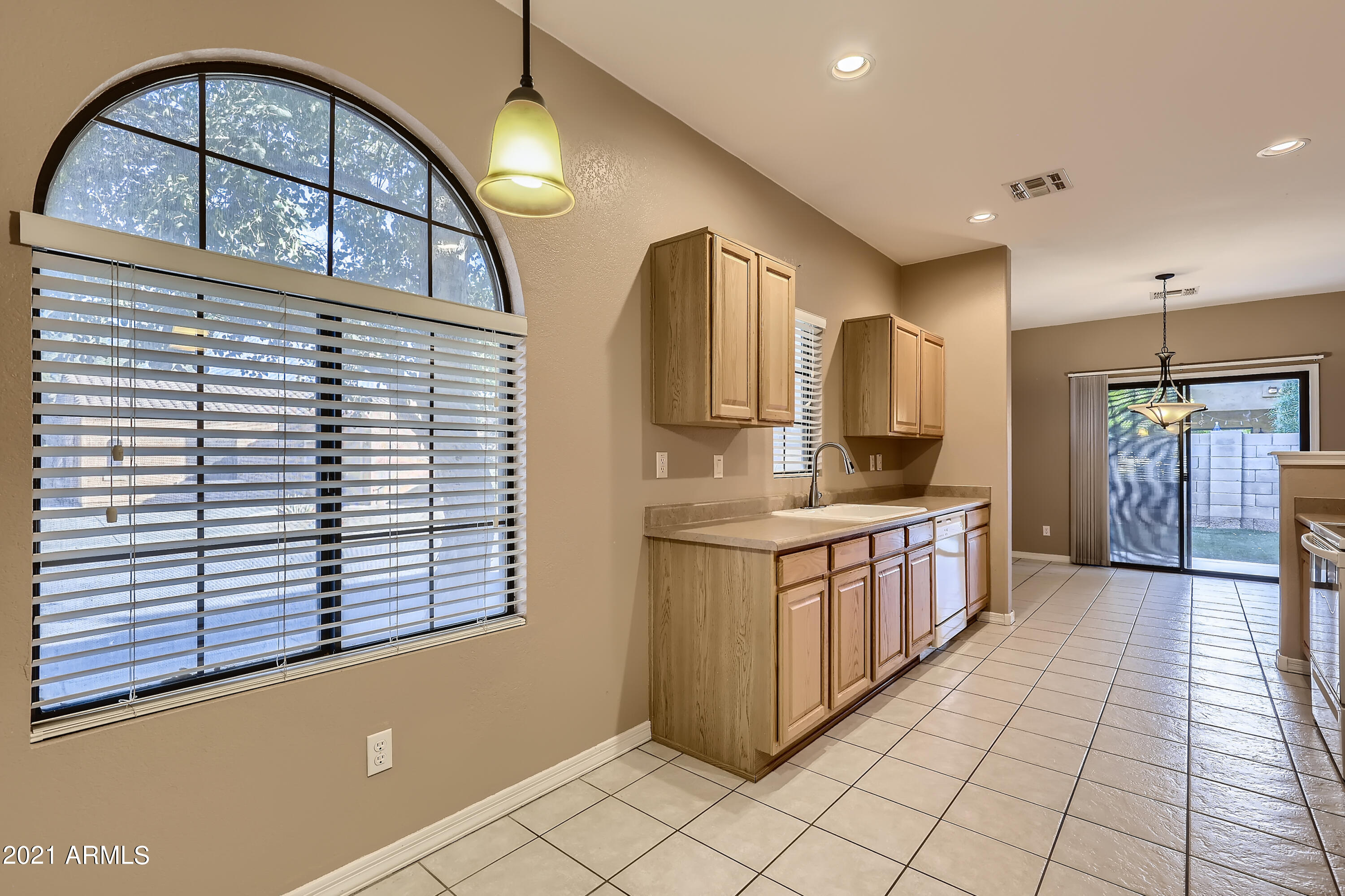 3013 East Fremont Road Phoenix, AZ 85042 - Photo 15 of 33 15-734809499-28 Kitchen