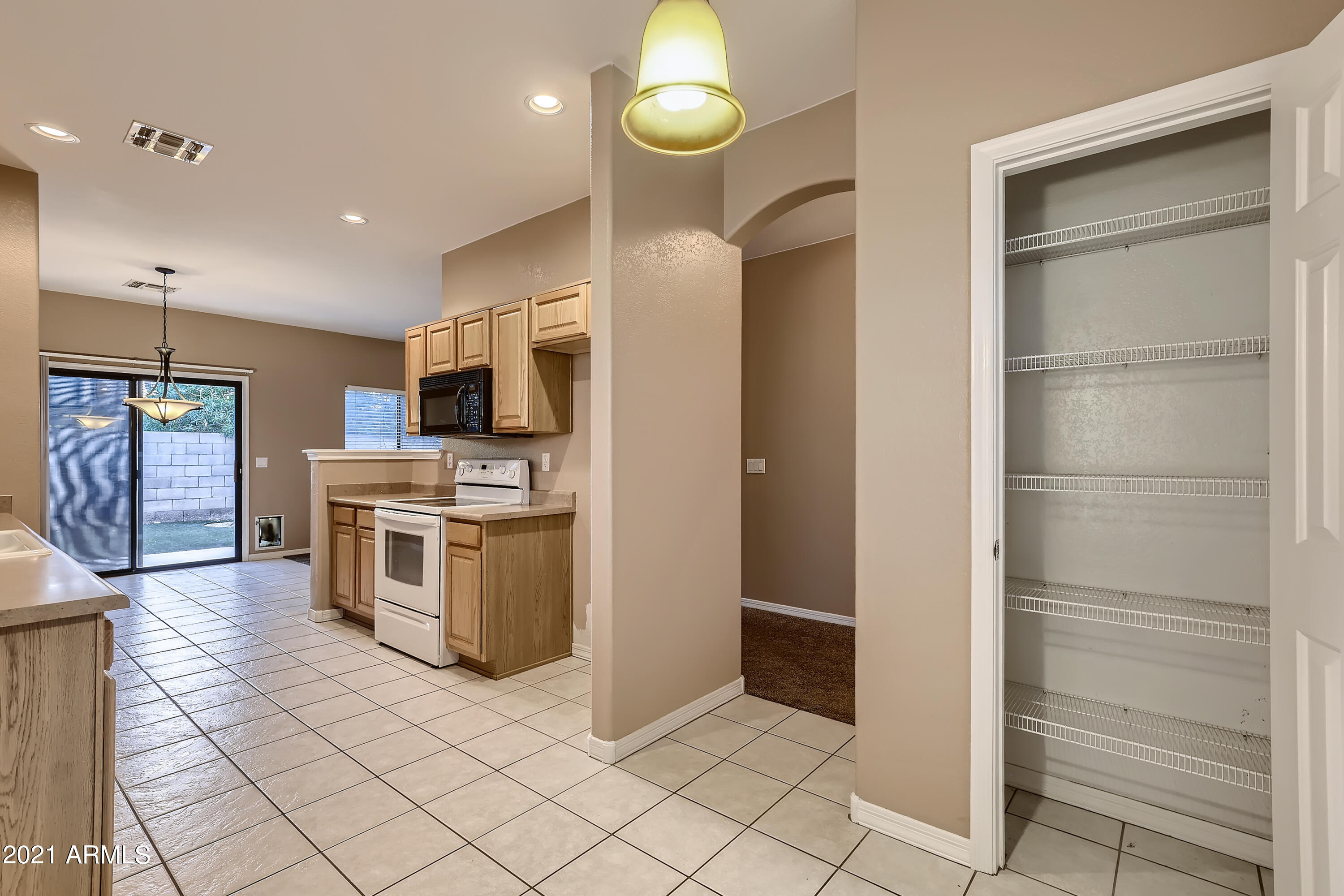 3013 East Fremont Road Phoenix, AZ 85042 - Photo 16 of 33 16-013850492-30 Kitchen